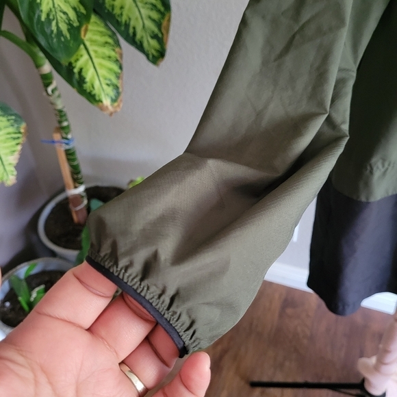 Herschel Supply Lightweight Jacket - Picture 2 of 8